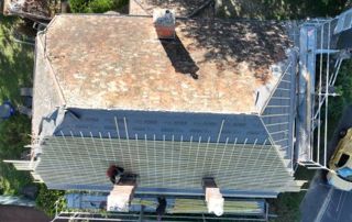 maison avec couverture en tuiles vue d'en haut